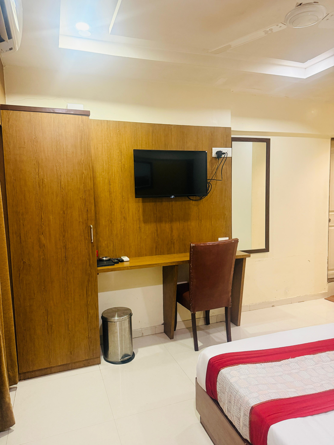 hotel crystal luxury inn