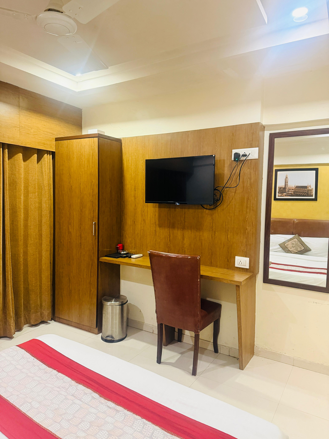 hotel crystal luxury inn