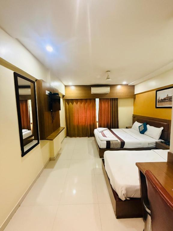 hotel crystal luxury inn