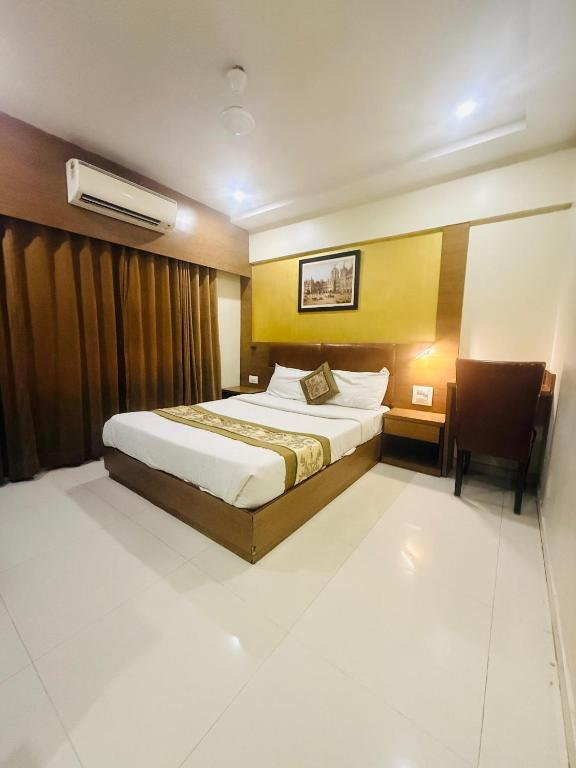 hotel crystal luxury inn