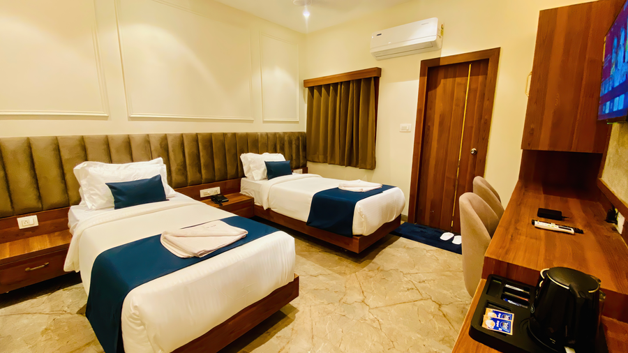 the velar hotel vijay nagar