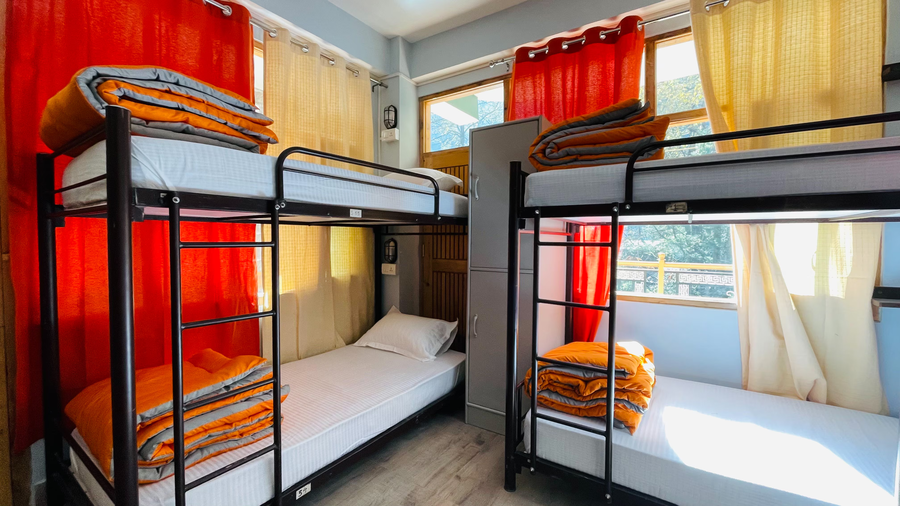 madpackers jibhi hostel and cafe