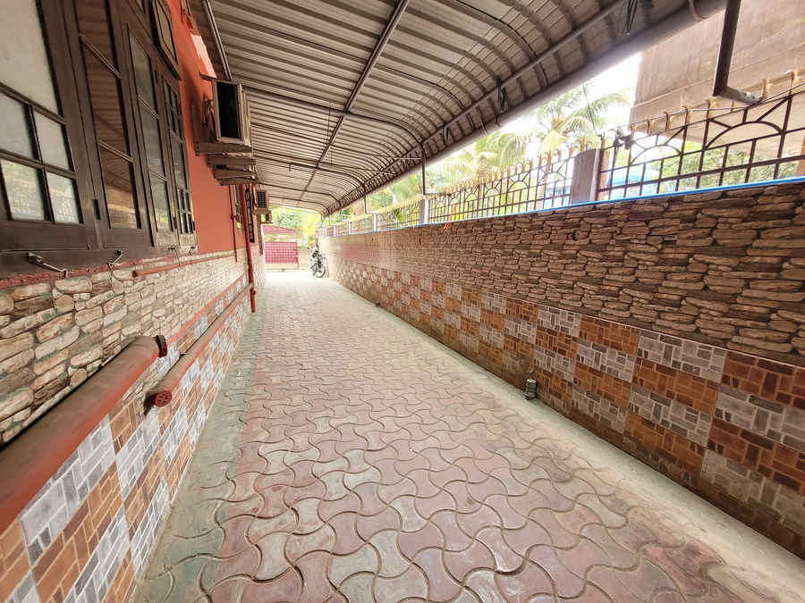 hotel suvika inn 700m from dc office
