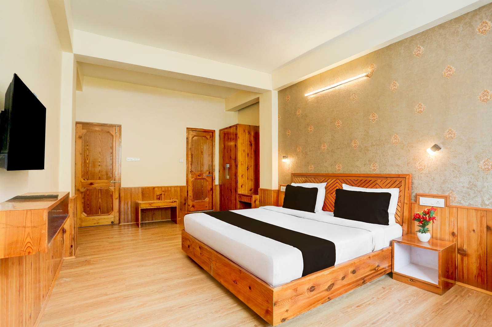 hotel o model town road