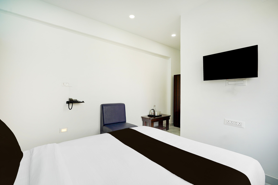 super townhouse jeevan bima nagar hal road