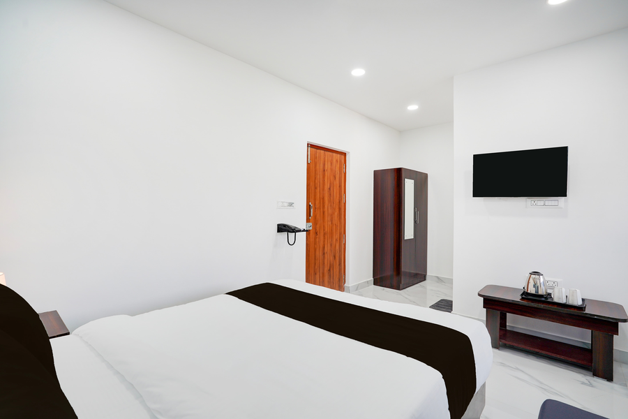 super townhouse jeevan bima nagar hal road