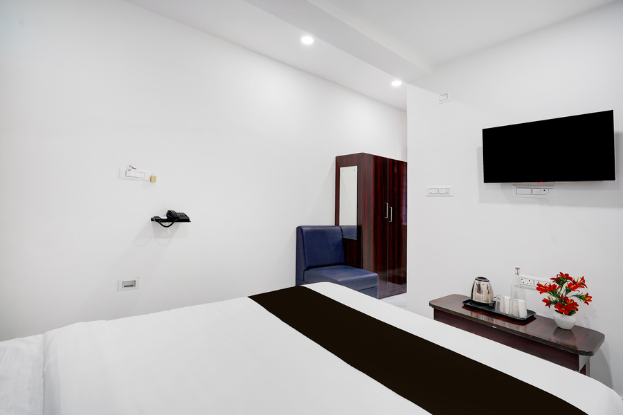 super townhouse jeevan bima nagar hal road