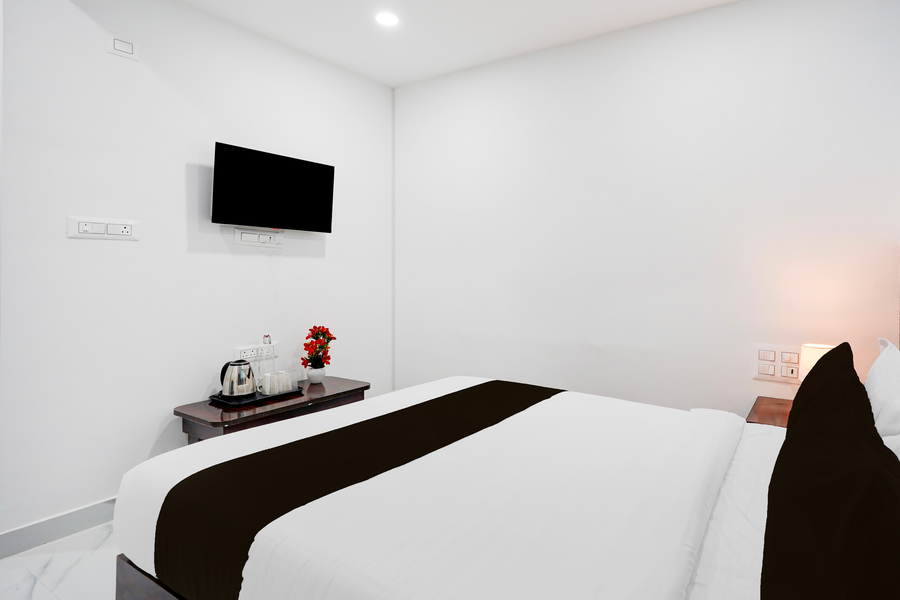 super townhouse jeevan bima nagar hal road