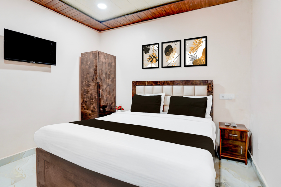 oyo hotel o tedhi bazaar near ram janambhumi