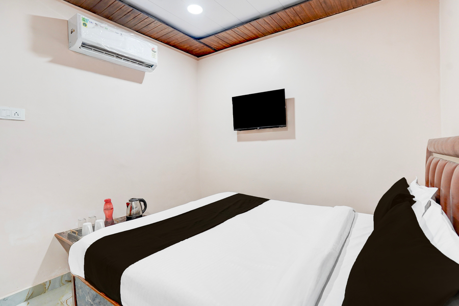 oyo hotel o tedhi bazaar near ram janambhumi
