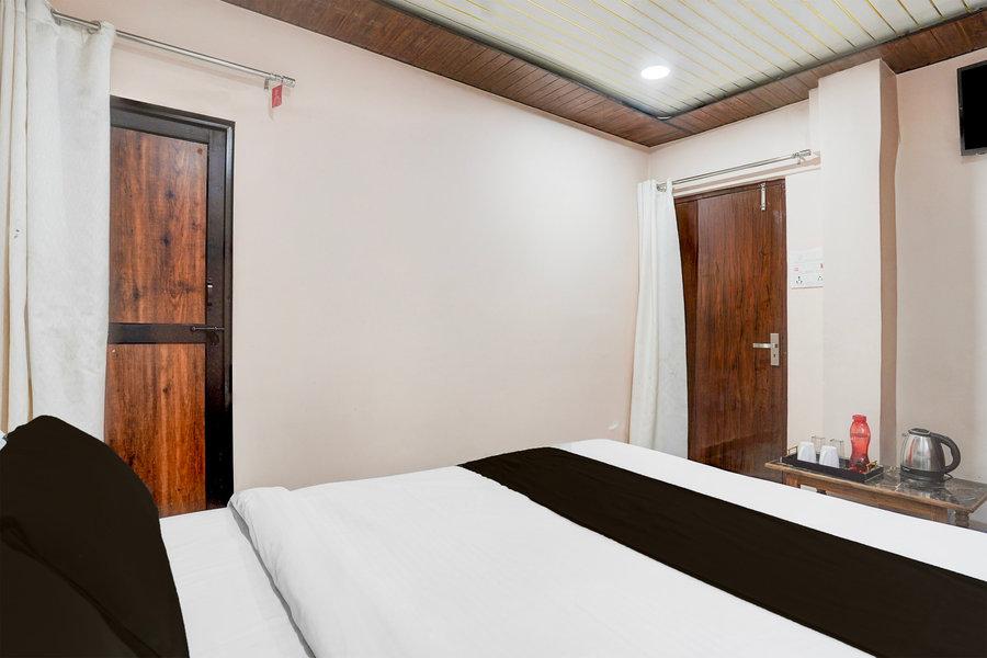 oyo hotel o tedhi bazaar near ram janambhumi