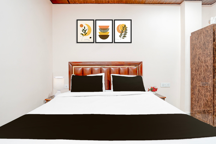 oyo hotel o tedhi bazaar near ram janambhumi