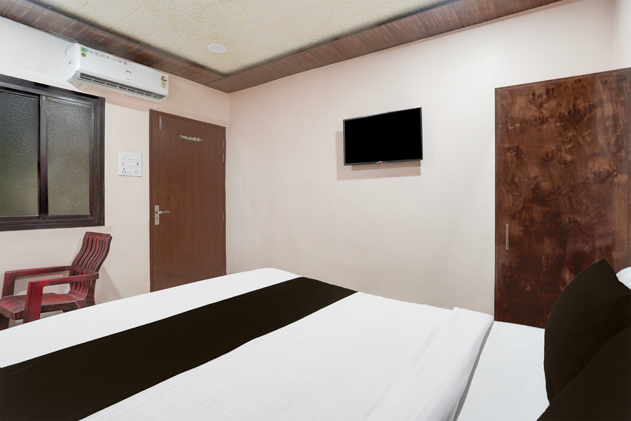 oyo hotel o tedhi bazaar near ram janambhumi