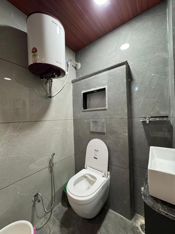 Hotel Aashiyana,,3 star