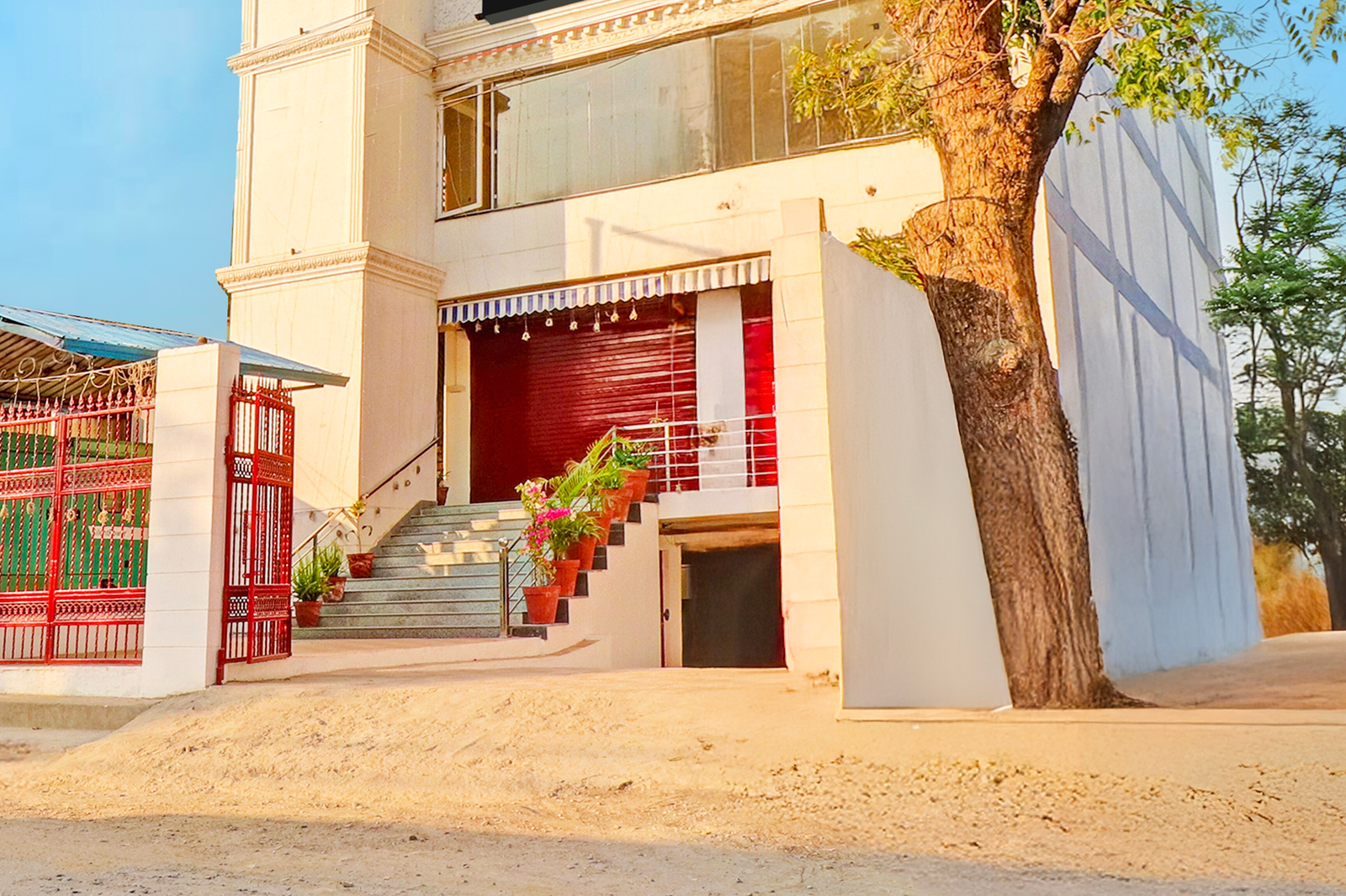 Super Townhouse Patel Nagar Near Saharanpur Chowk Dehradun,,3 star