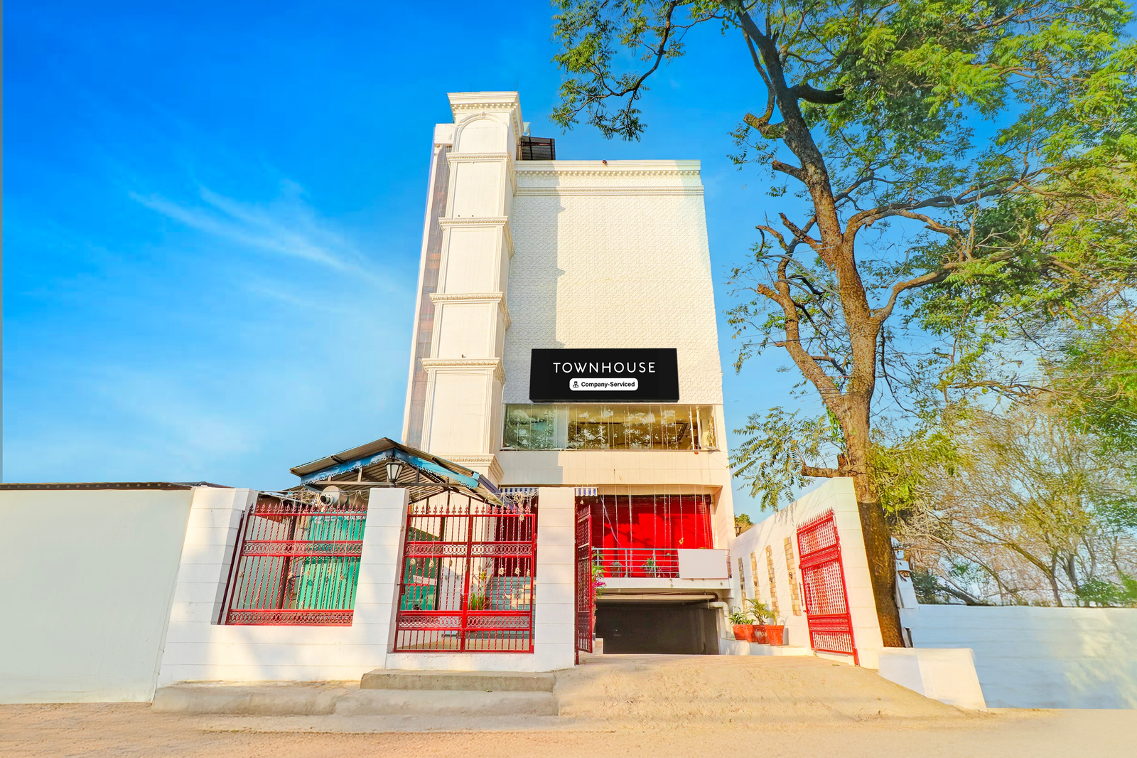 Super Townhouse Patel Nagar Near Saharanpur Chowk Dehradun,,3 star