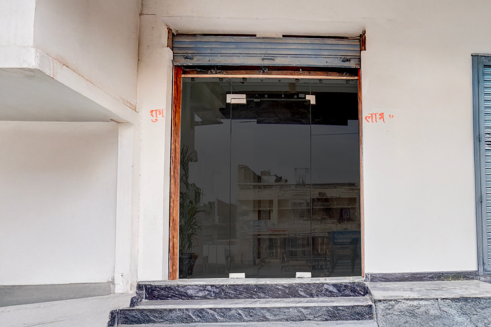 Super Townhouse Lahartara Railway Bridge Near Bus Stop,,4 star