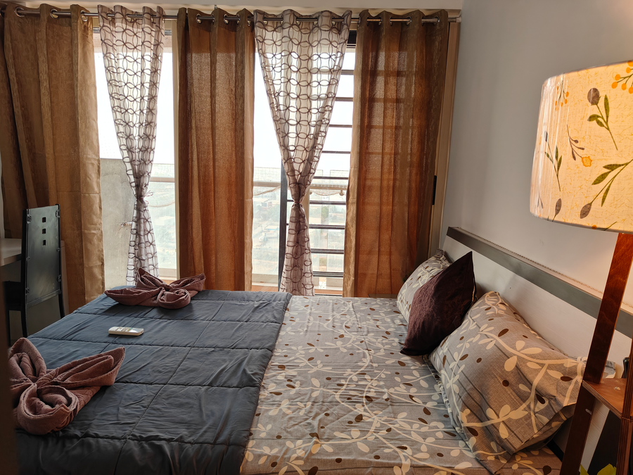 Staeg Skyline View 3Bhk 1404,,3 star