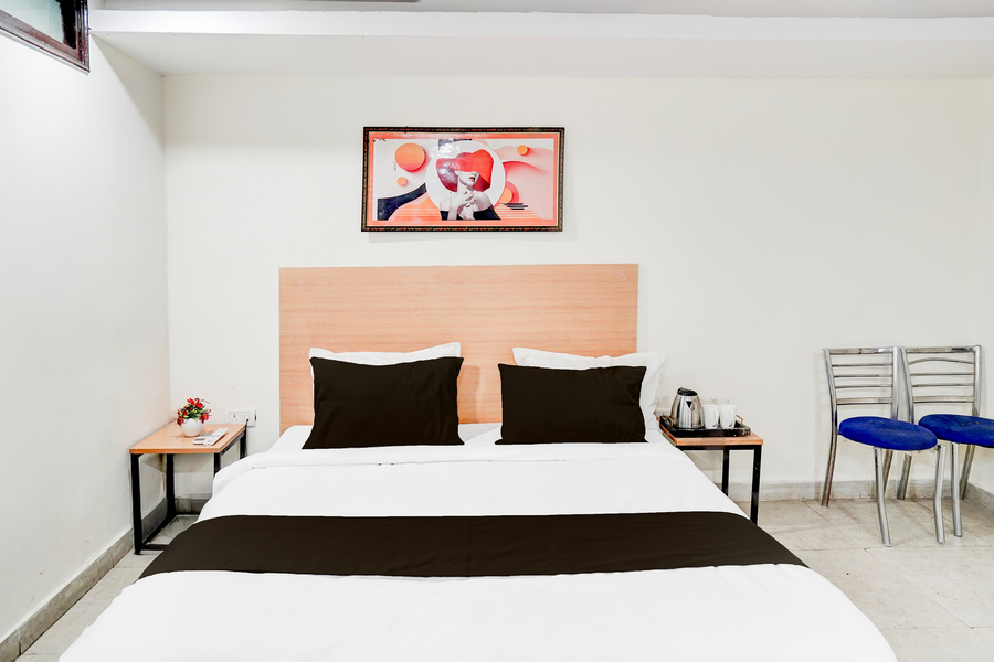 super townhouse patparganj near max super speciality hospital