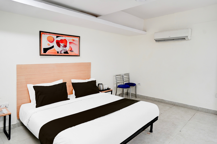 super townhouse patparganj near max super speciality hospital