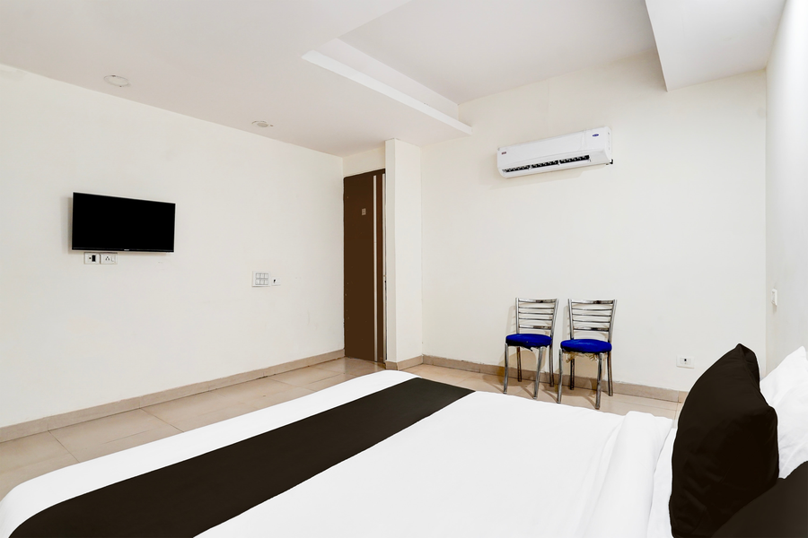 super townhouse patparganj near max super speciality hospital