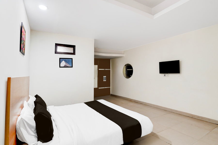super townhouse patparganj near max super speciality hospital
