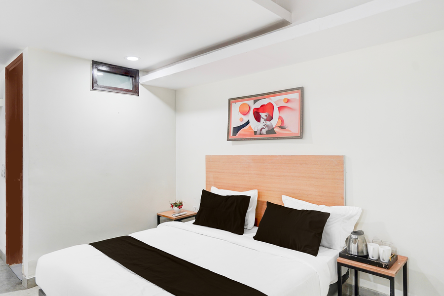 super townhouse patparganj near max super speciality hospital