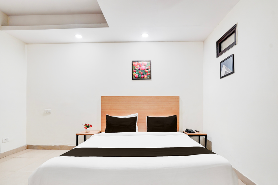super townhouse patparganj near max super speciality hospital