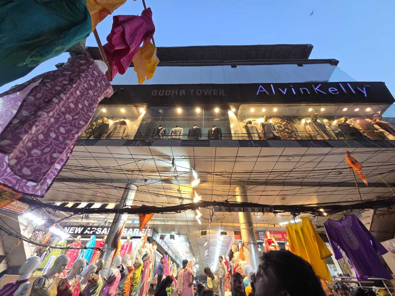 Super Collection O Sector 18 Metro Station,,2 star