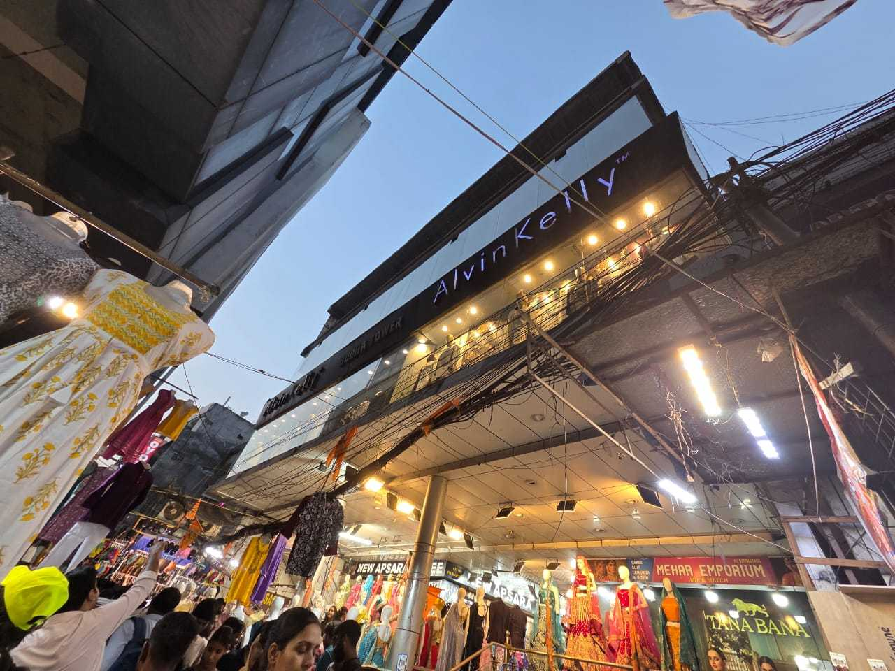 Super Collection O Sector 18 Metro Station,,2 star