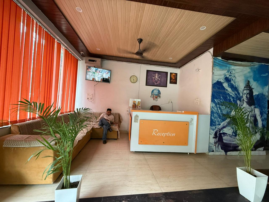 hotel shiv palace yoga world retreat