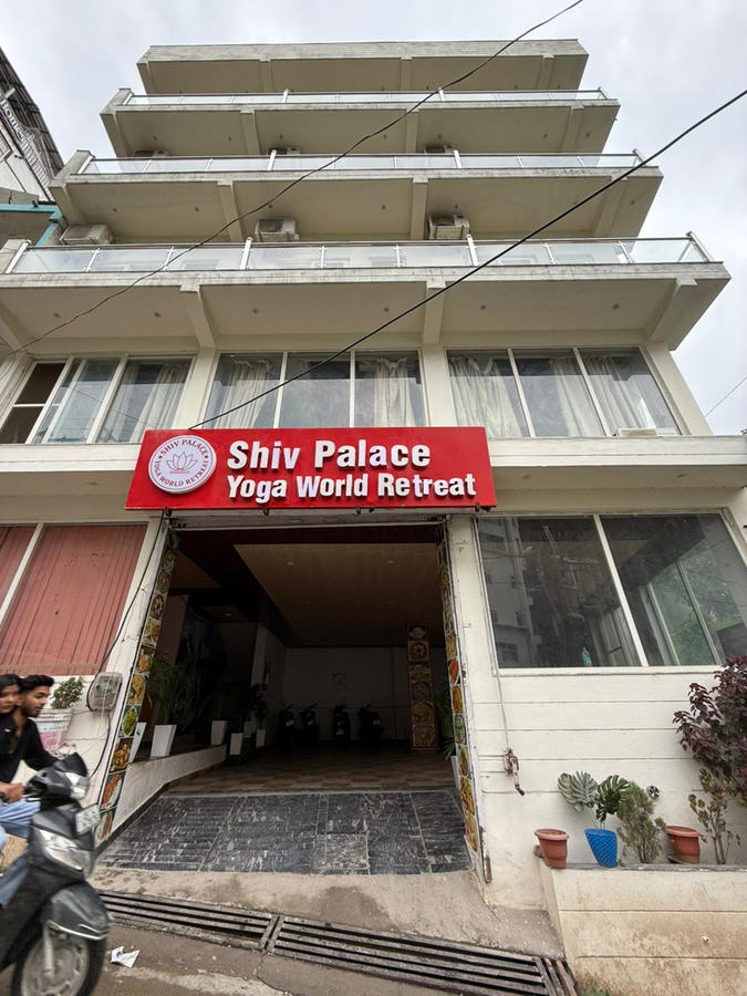 hotel shiv palace yoga world retreat