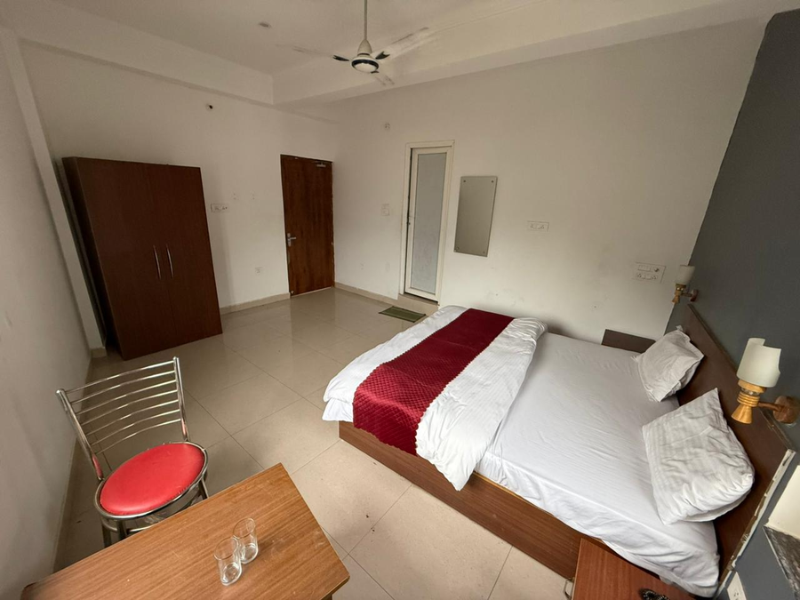 hotel shiv palace yoga world retreat