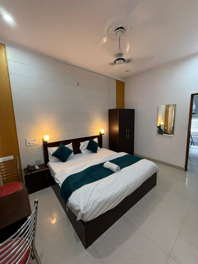 hotel shiv palace yoga world retreat