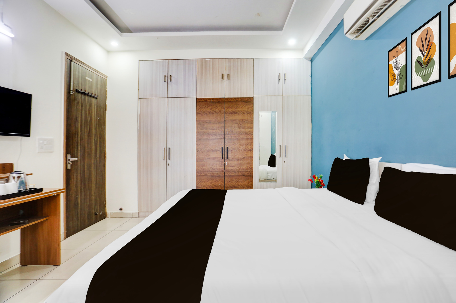 super hotel o subhash chowk near medanta hospital formerly l b residency