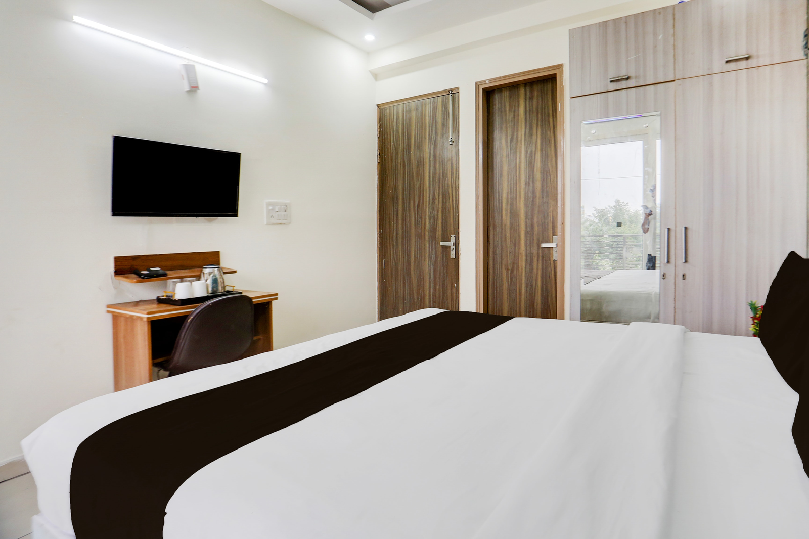 super hotel o subhash chowk near medanta hospital formerly l b residency