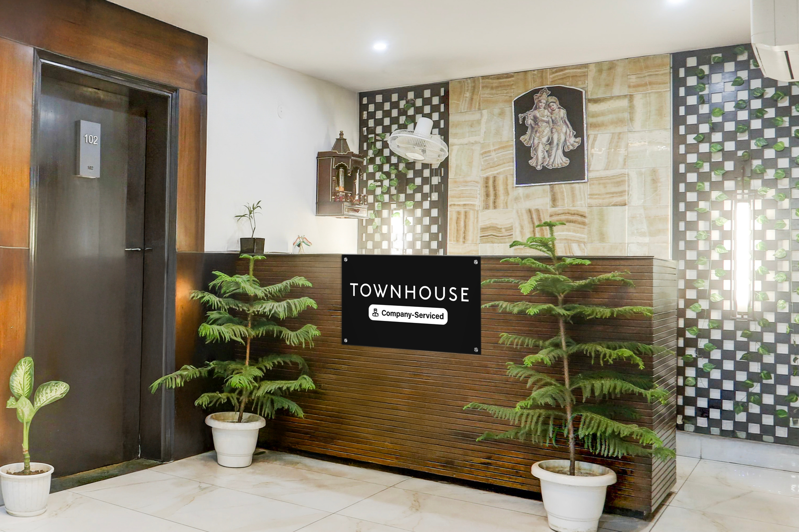 Super Townhouse Sushant Lok Phase 1 Formerly Hotel Neven,SECTOR 43,3 star