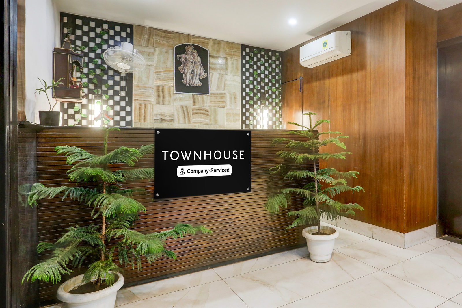 Super Townhouse Sushant Lok Phase 1 Formerly Hotel Neven,SECTOR 43,3 star