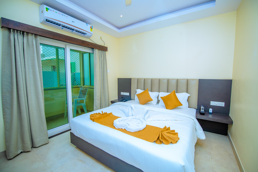 hotel sunbay 700 mtr from jagannath temple