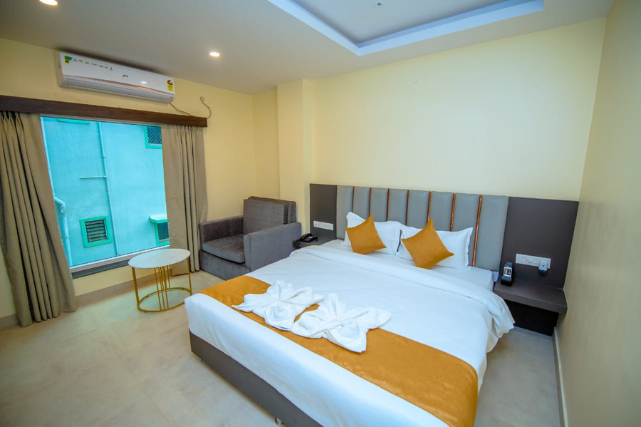 hotel sunbay 700 mtr from jagannath temple