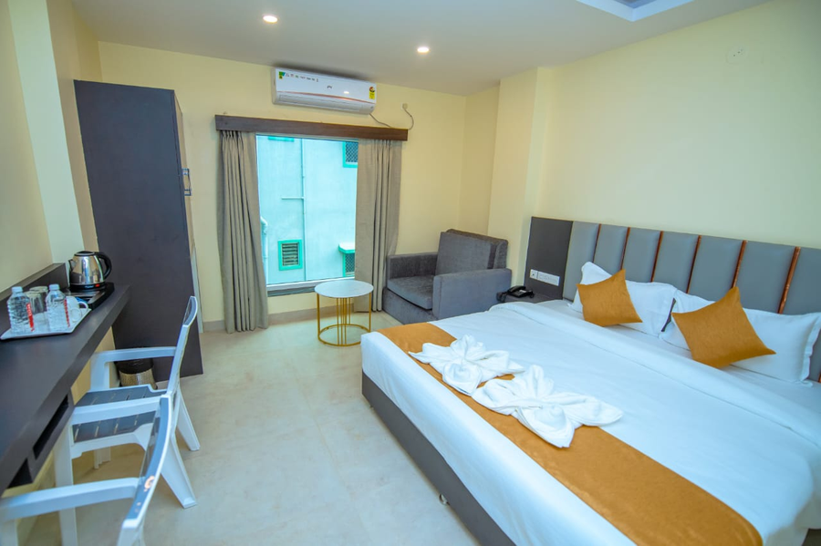 hotel sunbay 700 mtr from jagannath temple