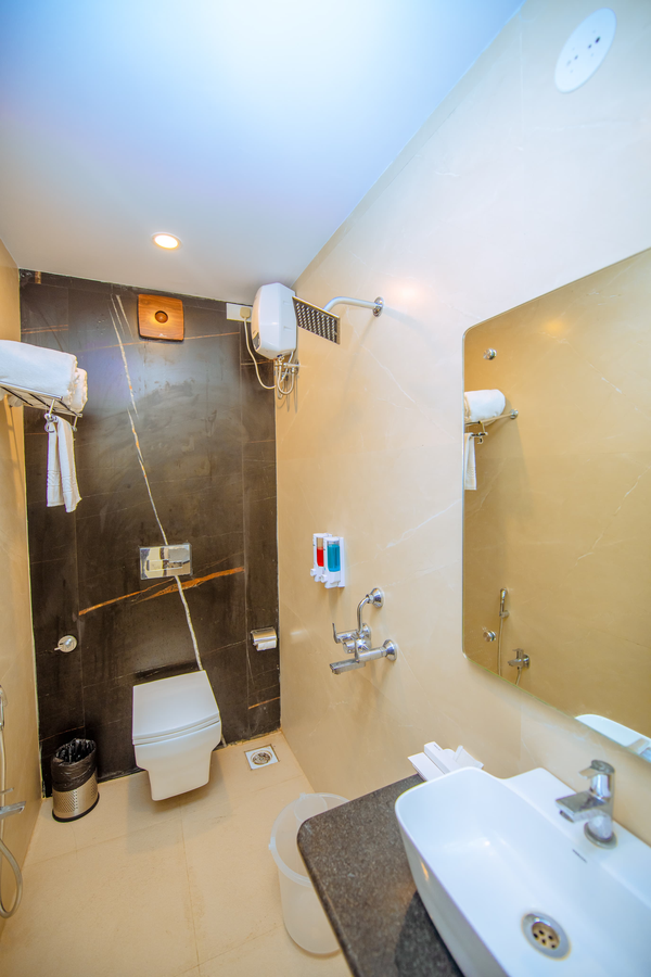 hotel sunbay 700 mtr from jagannath temple