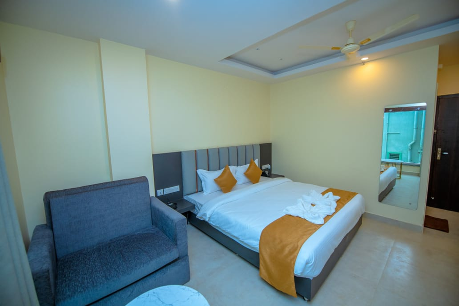 hotel sunbay 700 mtr from jagannath temple