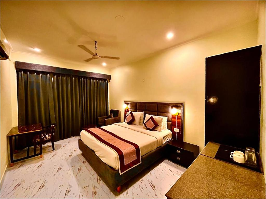 Sumedha Elegance Gurugram,Medanta Medicity Area,4 star