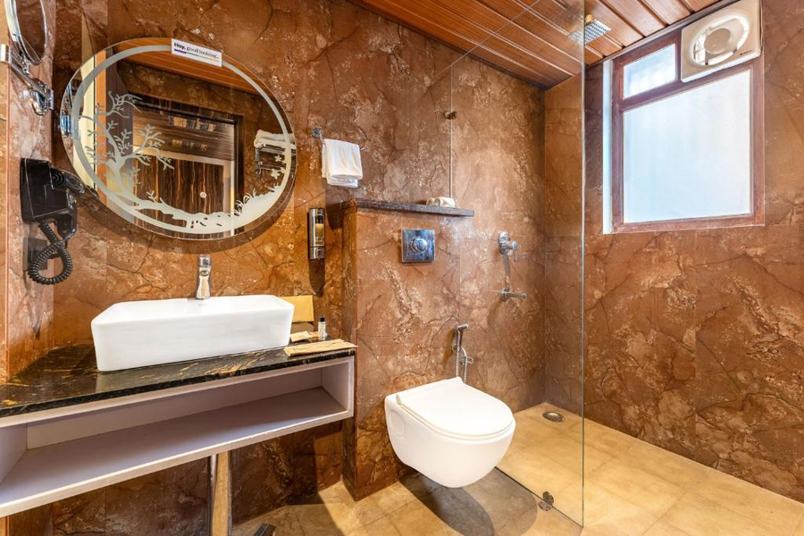 treebo premium landmark prayagraj