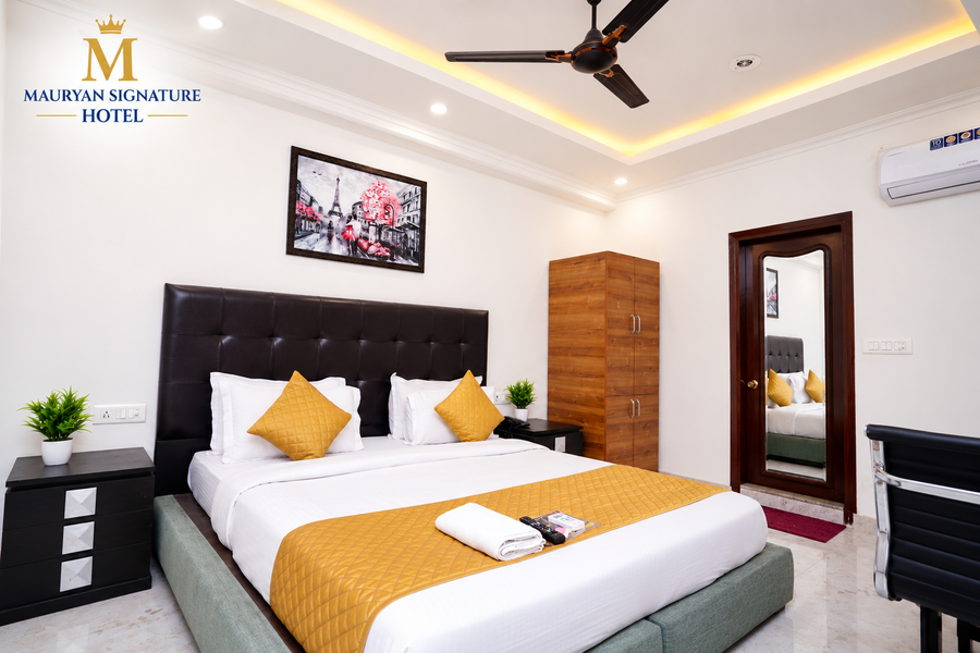 hotel moon taj near yashobhoomi