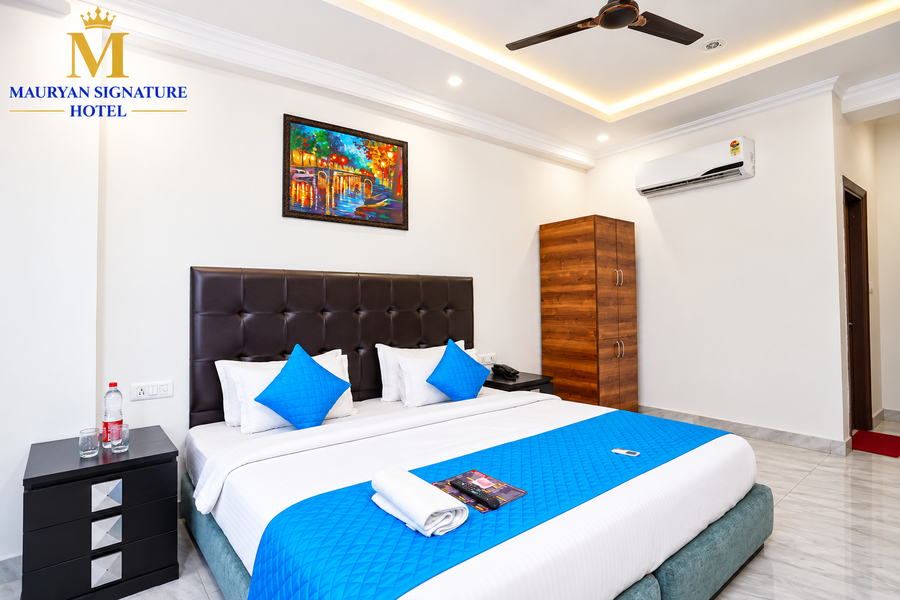 hotel moon taj near yashobhoomi