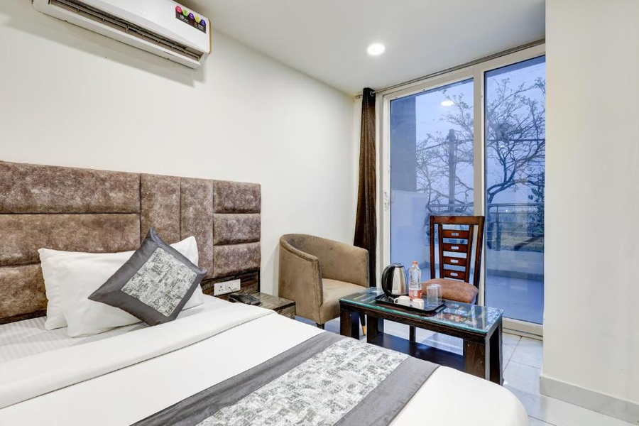 hotel airport near yashobhumi