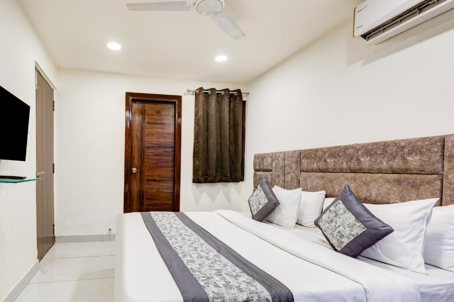 hotel airport near yashobhumi