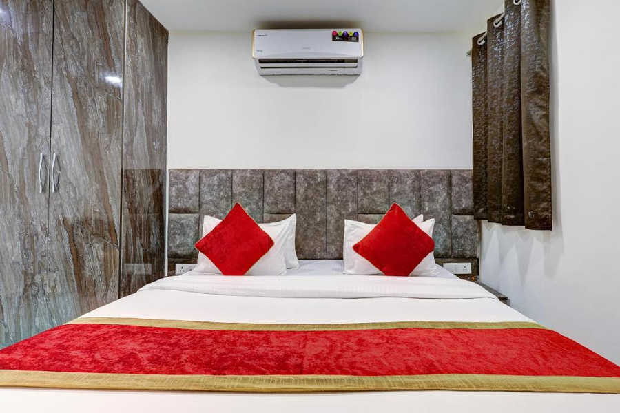 hotel airport near yashobhumi